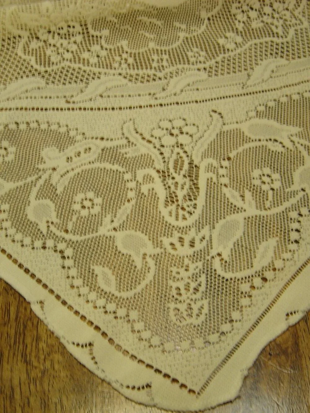 Ivory polyester lace tablecloth-60